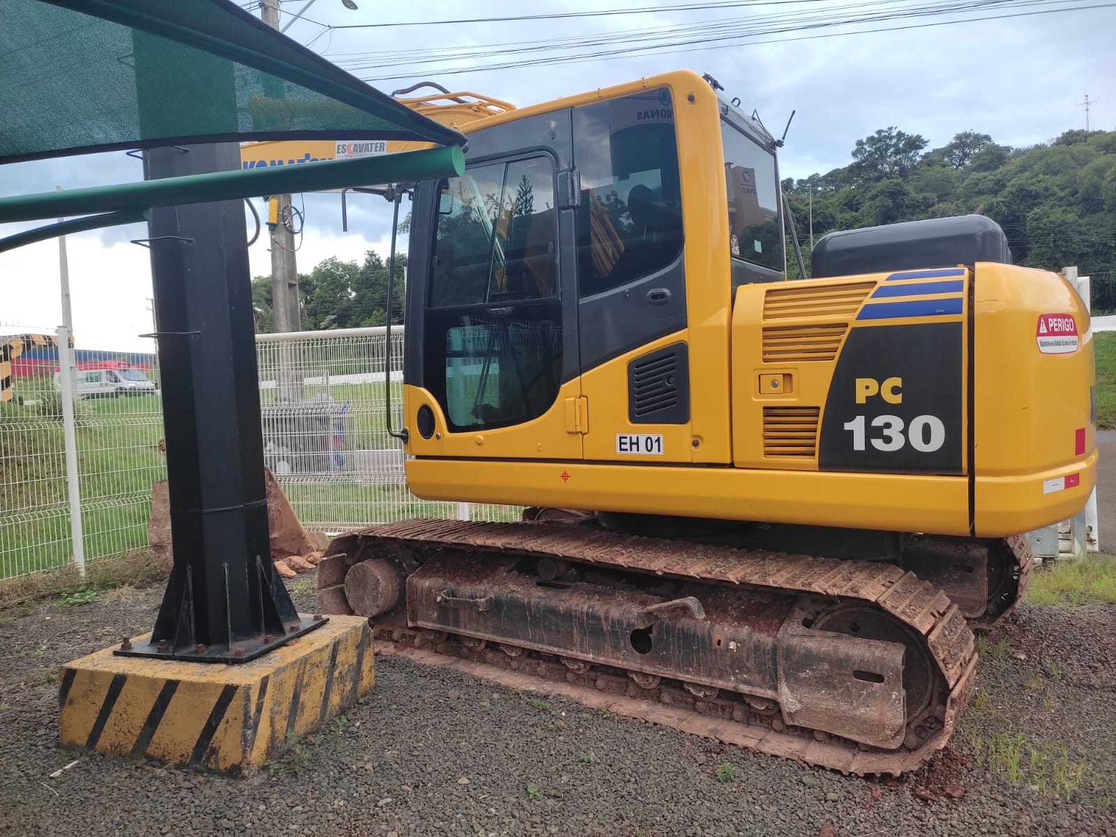 Escavadeira Komatsu PC130 - Imagem 2